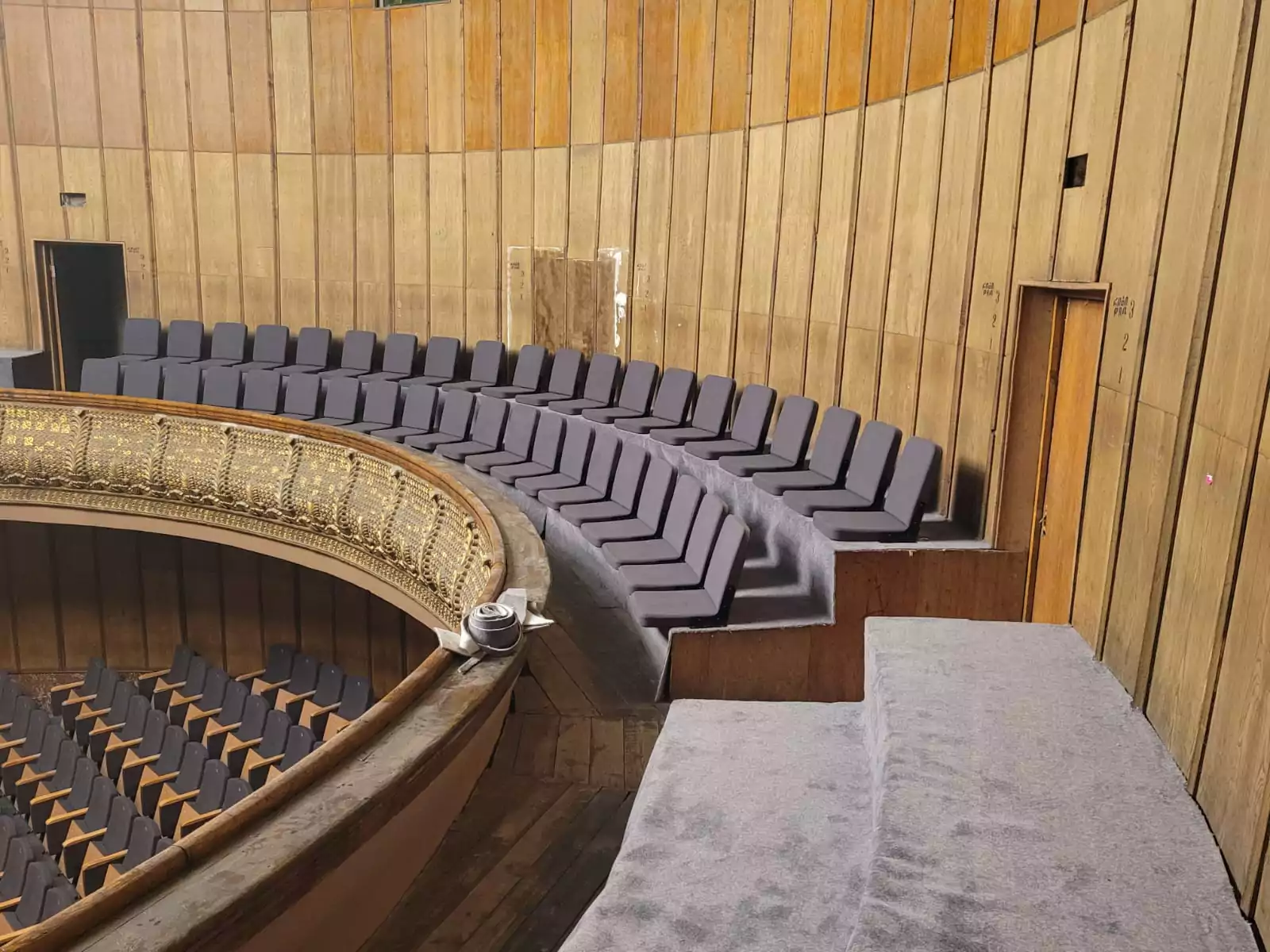 auditorium seating supplier located in Europe.